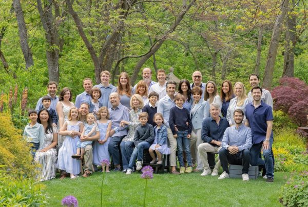 extended family session in a chicago garden