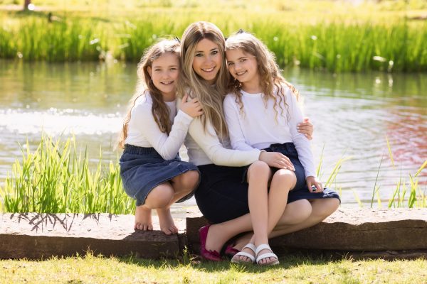 mother and daughters posing in a chicago park
